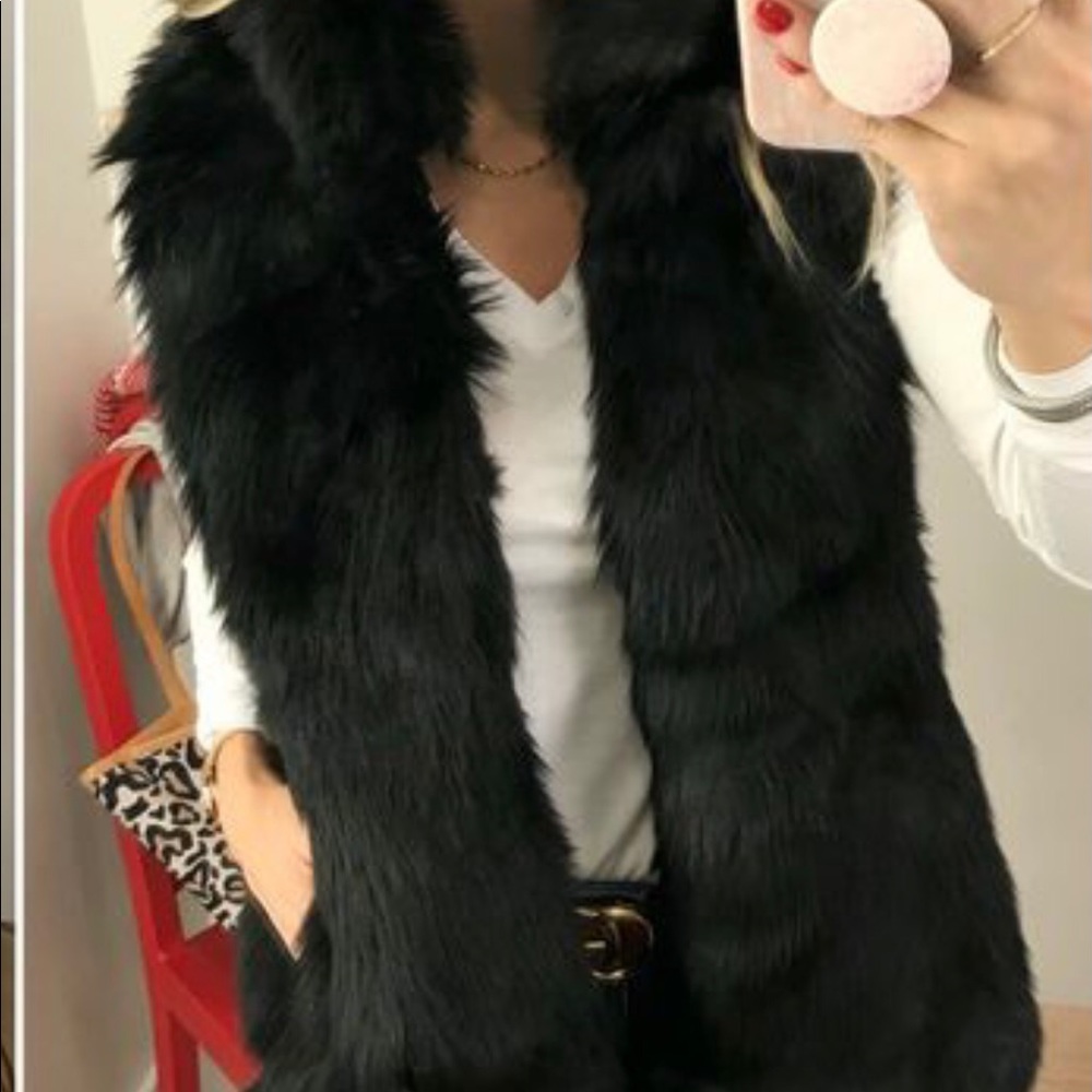 NWT GAP NLACK FAUX FUR VEST